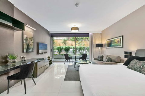 Good Life Suites - Your Accommodation 11