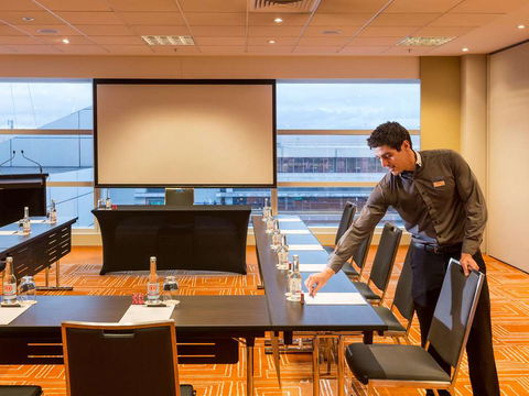 PARKROYAL Melbourne Airport - Your Accommodation 9