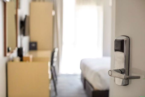 Nightcap at Coolaroo Hotel - Your Accommodation 5