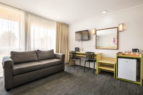 Nightcap at Coolaroo Hotel - Your Accommodation 9