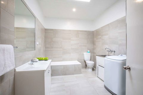 Nightcap at Coolaroo Hotel - Your Accommodation 11