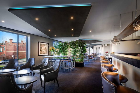 Best Western Plus Travel Inn Hotel - Your Accommodation 12