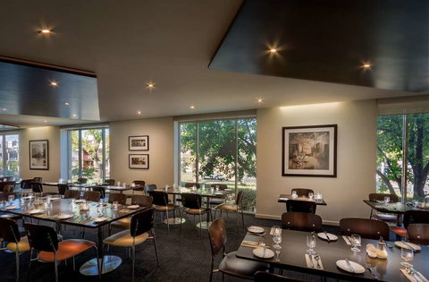 Best Western Plus Travel Inn Hotel - Your Accommodation 13