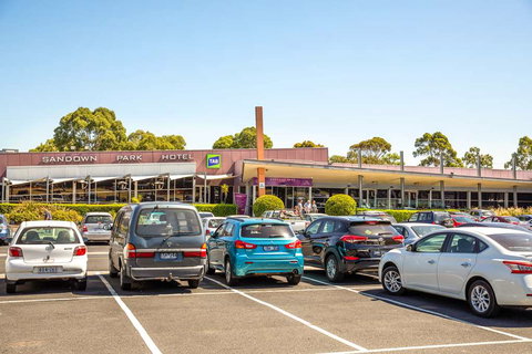 Nightcap at Sandown Park Hotel - Your Accommodation 0