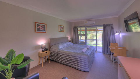 Jacaranda Motor Lodge - Your Accommodation 1