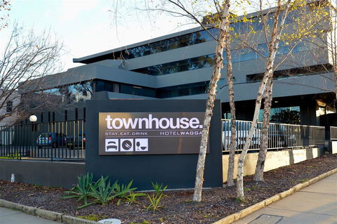 Townhouse Hotel, Wagga - Your Accommodation 0