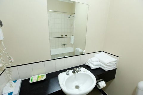 Barkly Motor Lodge - Your Accommodation 11