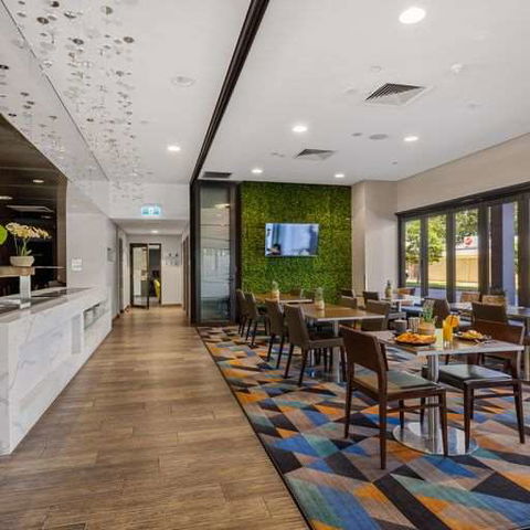 H on Mitchell Apartment Hotel - Your Accommodation 7