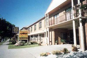 Holbrook Town Centre Motor Inn - Your Accommodation 0
