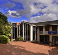Twin Towers Inn - Your Accommodation