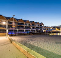 Dolphin Quay Apartment Hotel - Your Accommodation