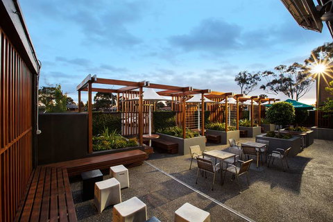 Nightcap at Keysborough Hotel - Your Accommodation 9