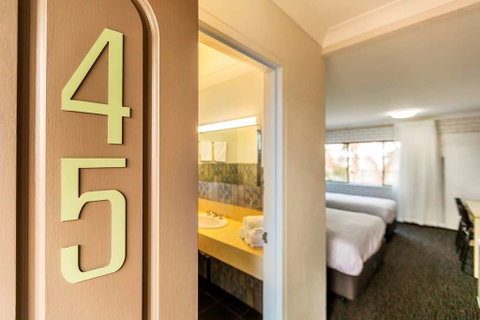 Boomerang Hotel - Your Accommodation 7