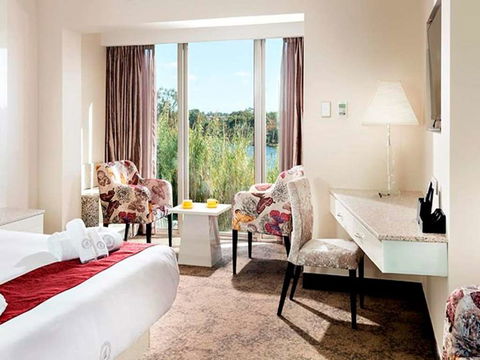 Swan River Hotel - Your Accommodation 4