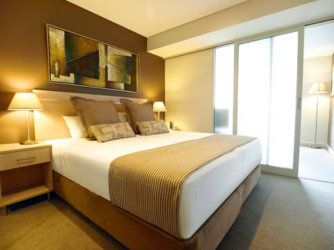 Oaks Embassy - Your Accommodation 2