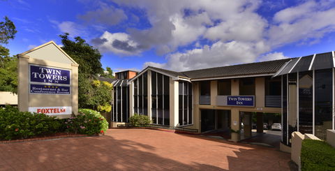 Twin Towers Inn - Your Accommodation 0