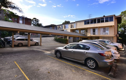 Twin Towers Inn - Your Accommodation 1