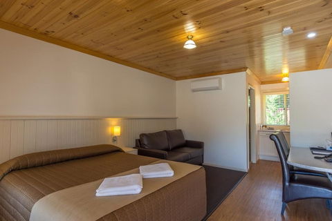 Black Gold Country Cabins and Motel - Your Accommodation 4