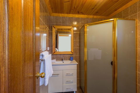 Black Gold Country Cabins and Motel - Your Accommodation 5