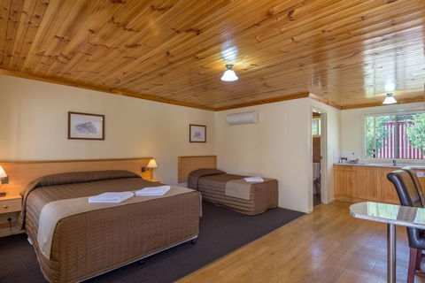 Black Gold Country Cabins and Motel - Your Accommodation 6