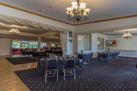 Black Gold Country Cabins and Motel - Your Accommodation 7