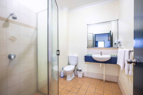 Atherton Hotel - Your Accommodation 3