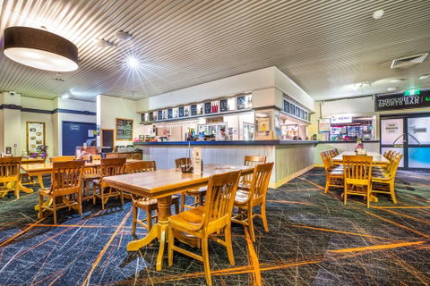 Atherton Hotel - Your Accommodation 6