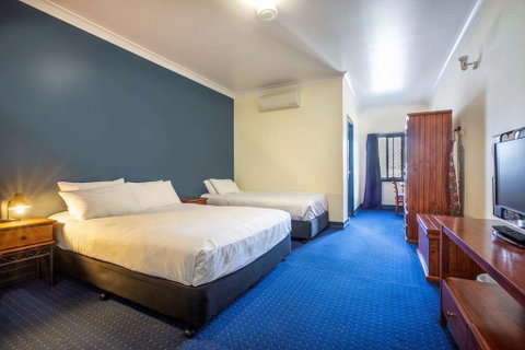 Atherton Hotel - Your Accommodation 8