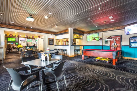Atherton Hotel - Your Accommodation 9