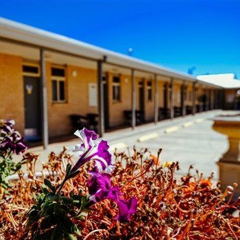 MAS Country Club Motor Inn - Your Accommodation 1