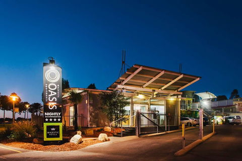 Majestic Oasis Apartments - Your Accommodation 0