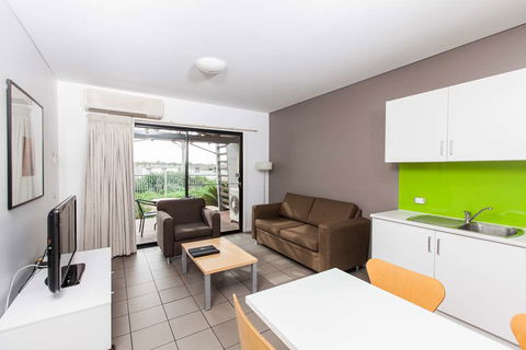 Majestic Oasis Apartments - Your Accommodation 2