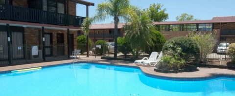 Maclin Lodge - Your Accommodation 1