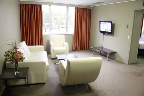 Pavilion On Northbourne - Your Accommodation 5