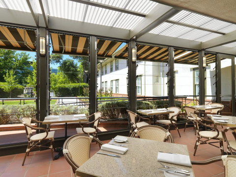 Hotel Kurrajong Canberra - Your Accommodation 24