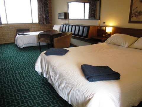 Canberra Lyneham Motor Inn - Your Accommodation 7