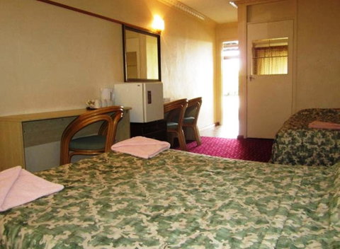 Canberra Lyneham Motor Inn - Your Accommodation 10