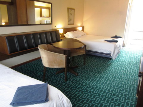 Canberra Lyneham Motor Inn - Your Accommodation 8