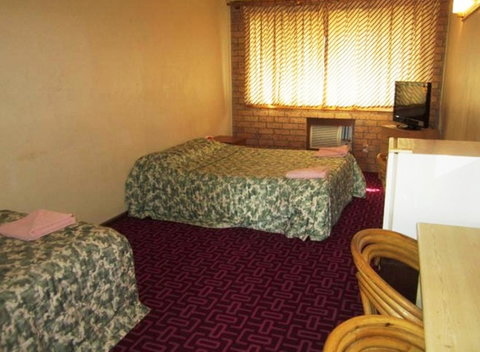 Canberra Lyneham Motor Inn - Your Accommodation 11