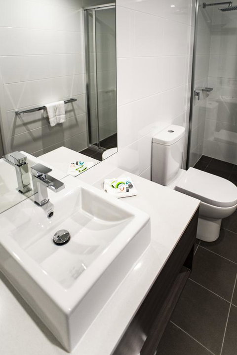 Leumeah Lodge - Your Accommodation 9