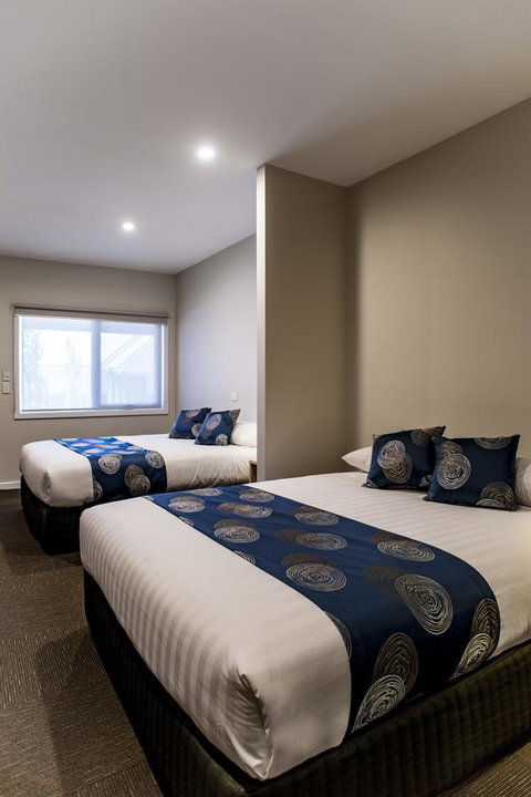 Leumeah Lodge - Your Accommodation 8