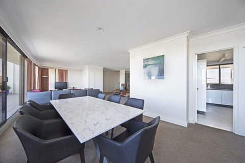 BreakFree Capital Tower Apartments - Your Accommodation 32
