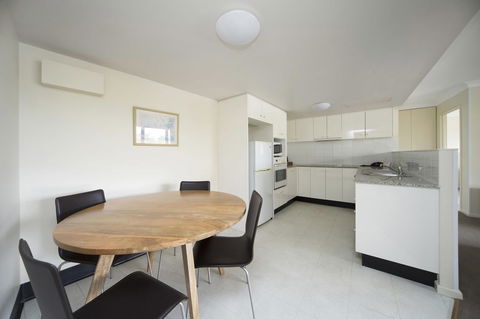 BreakFree Capital Tower Apartments - Your Accommodation 27