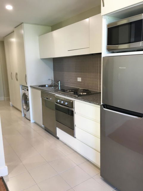 Beachside Luxury Apartments One & Two Bedroom In Beachfront Oaks Pier Building - Your Accommodation 21