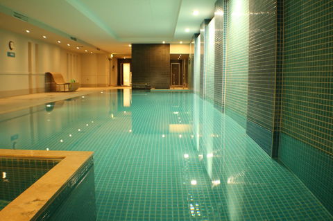 Beachside Luxury Apartments One & Two Bedroom In Beachfront Oaks Pier Building - Your Accommodation 39