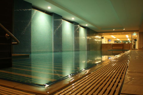 Beachside Luxury Apartments One & Two Bedroom In Beachfront Oaks Pier Building - Your Accommodation 35