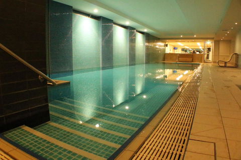 Beachside Luxury Apartments One & Two Bedroom In Beachfront Oaks Pier Building - Your Accommodation 32