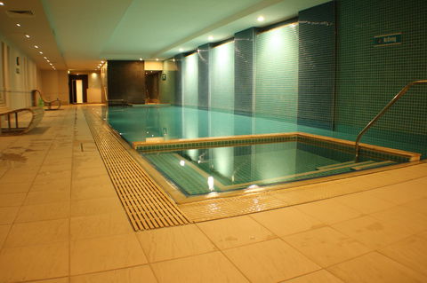 Beachside Luxury Apartments One & Two Bedroom In Beachfront Oaks Pier Building - Your Accommodation 37