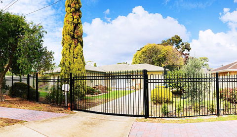 Beautiful Garden House - Your Accommodation 7