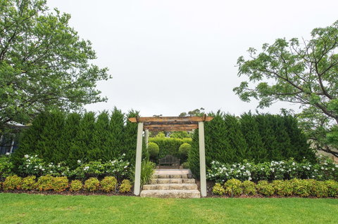 S T U D I O 22 Peaceful Retreat With Garden Views - Your Accommodation 10